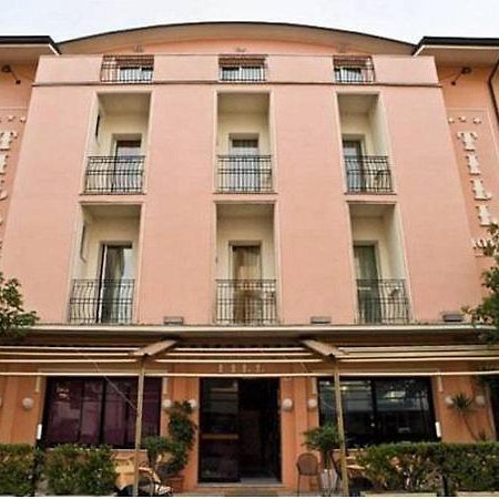 Hotel Till Rimini Esterno foto