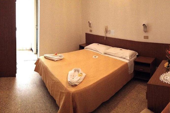 Hotel Till Rimini Esterno foto